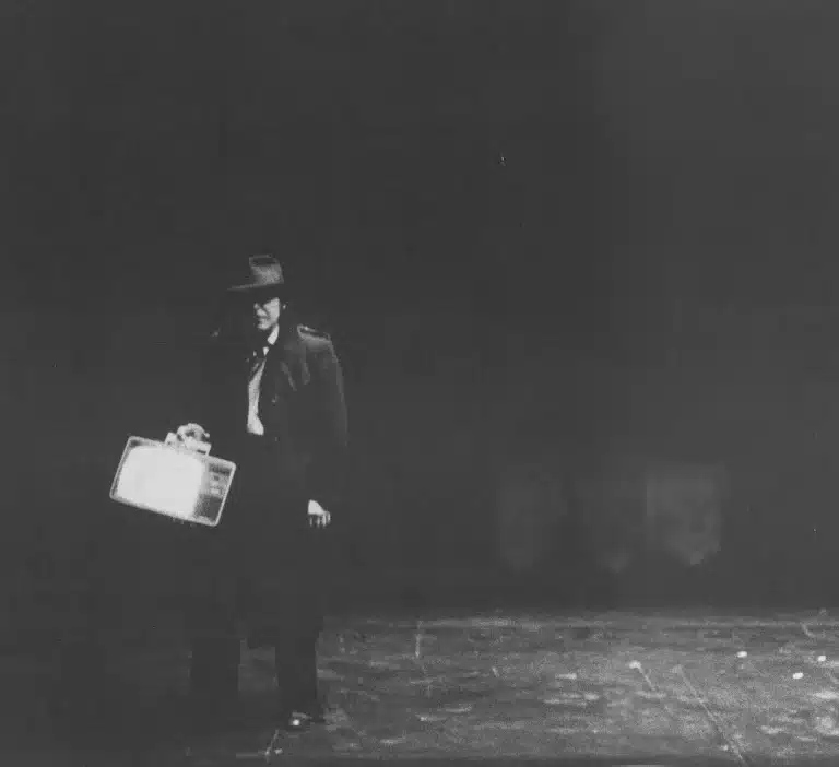 Hamlet-Machine par !'Ensemble théâtral mobile Mise en scène: Marc Liebens Paris, 1980 Photo: Claude Bricage