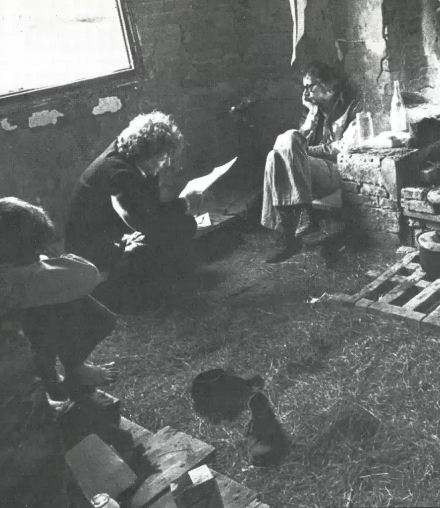 Photos prises pendant les actions organisées en Italie et extraites de Il segno Theatrale Giuseppe Bartolucci et Lorenzo Cappellini Ed. Electa Editrice