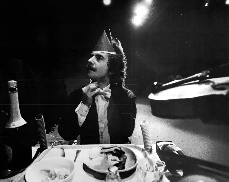 Christian Buttard dans Self-Instantanées de Georges Aperghis, 1981, Atem, Bagnolet . Photo Enguerand