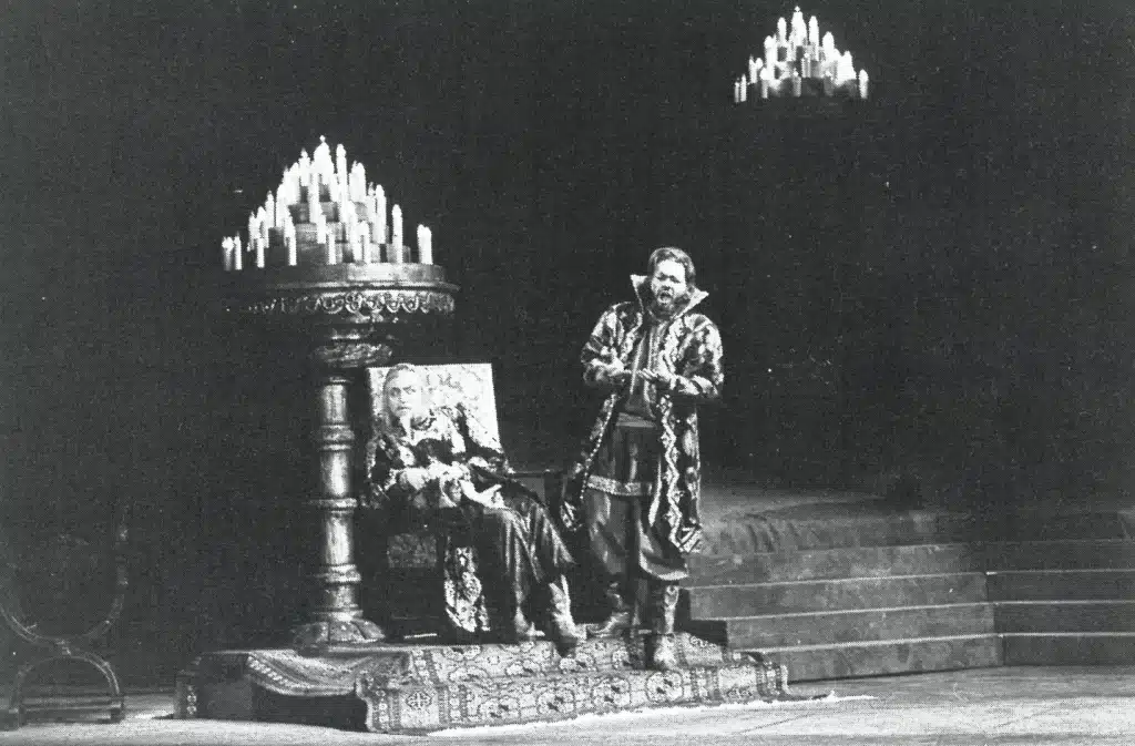 Richard Holm et Nicolas Cristou dans Boris Godounov, Bruxelles, Opéra national, 1971. Photo Oscar