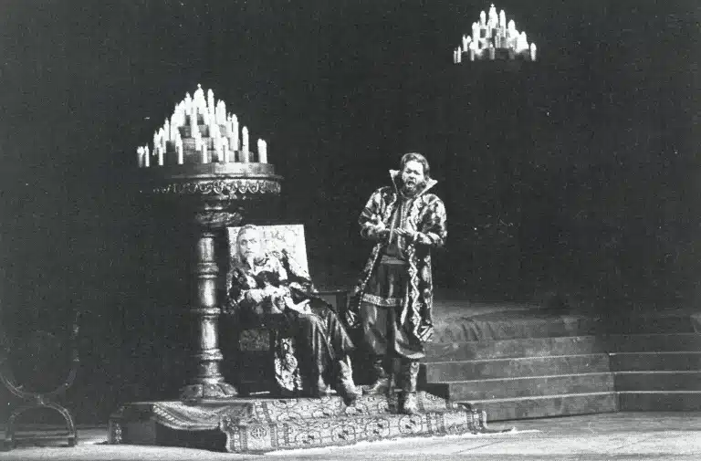 Richard Holm et Nicolas Cristou dans Boris Godounov, Bruxelles, Opéra national, 1971. Photo Oscar