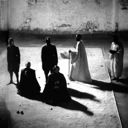 LA TEMPÊTE de Shakespeare, spectacle de de Peter Brook. Photo Gilles Abegg.