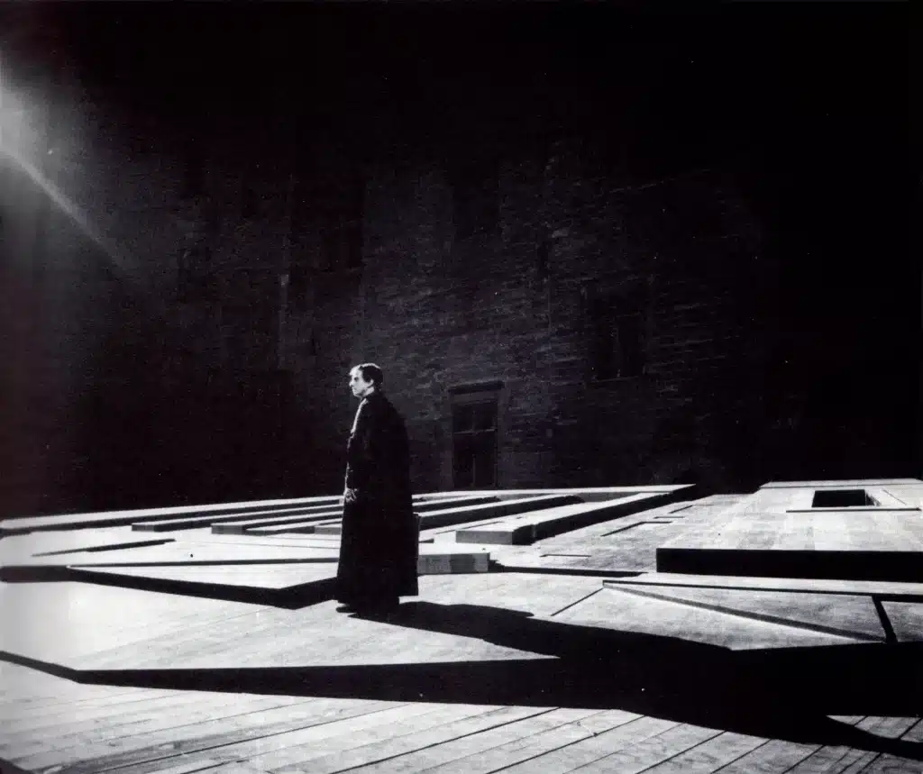 Gérard Desarthe. HAMLET, mise en scène de Patrice Chéreau. Festival d'Avignon 88. Photo Bernand.