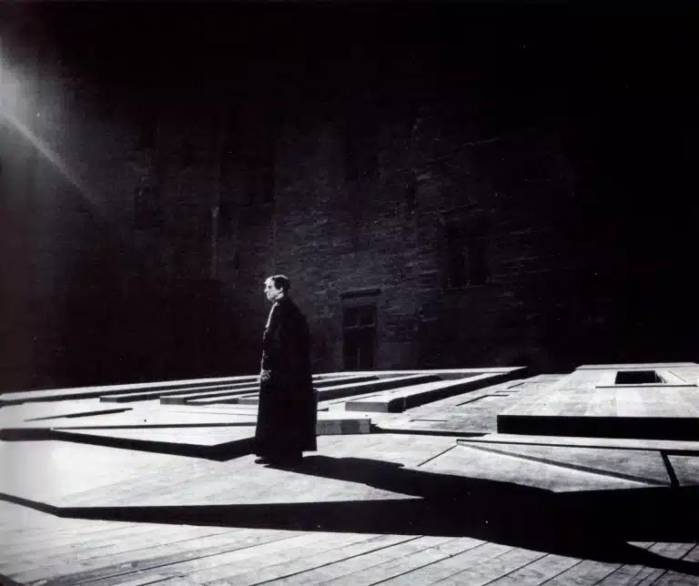 Gérard Desarthe. HAMLET, mise en scène de Patrice Chéreau. Festival d'Avignon 88. Photo Bernand.