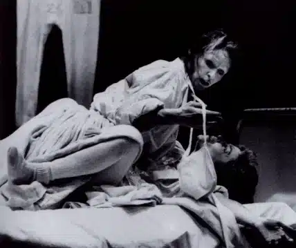 FRAUEN. KRIEG. LUSTSPIELE de T. Brasch. Schiller Theater, l 990. Photo Thomas Räse.