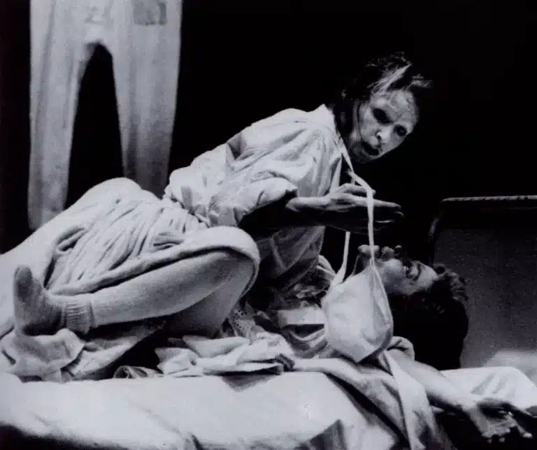 FRAUEN. KRIEG. LUSTSPIELE de T. Brasch. Schiller Theater, l 990. Photo Thomas Räse.