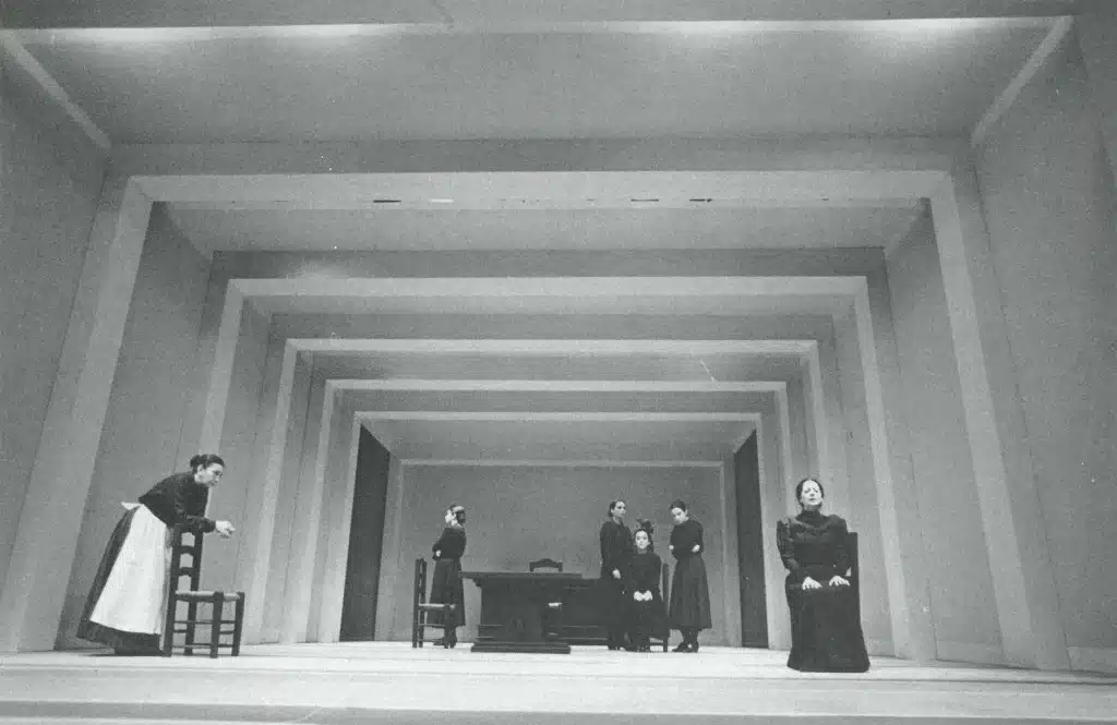LA MAISON DE BERNARDA ALBA, de F.G. Lorca. Mise en scène de Mário Feliciano. Théâtre National D. Maria II. 