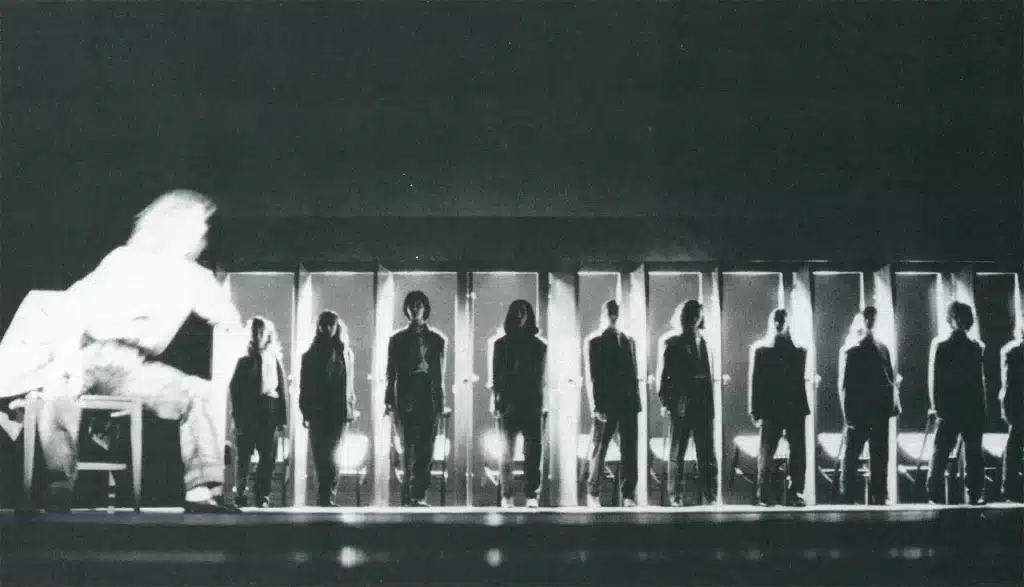 TREIZE GESTES D'UN CORPS. Ballet Gulbenkian.
Scénographie de Nuno Carinhas. Chorégraphie d’Olga Roriz. 