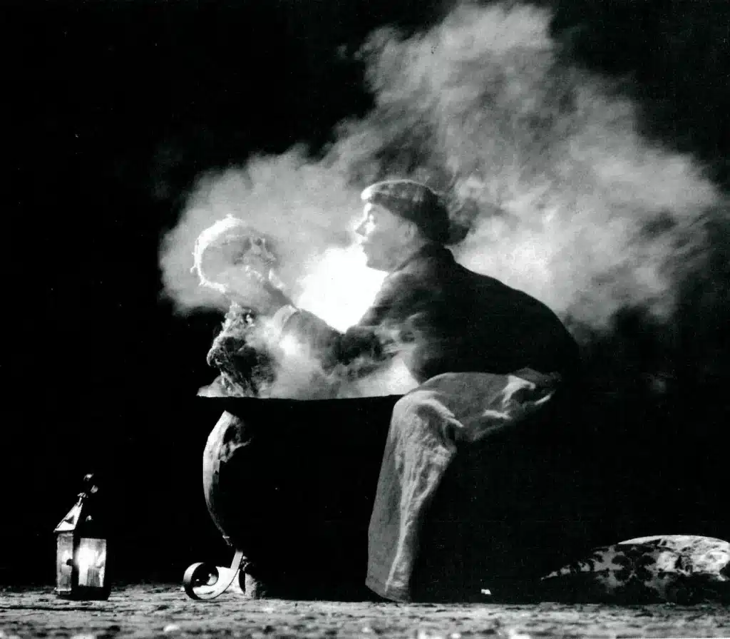Luc-Antoine Diquero. COMÉDIES BARBARES de Valle-Inclán, mise en scène de Jorge Lavelli, Festival d'Avignon, 1991. Photo B. Enguerand.