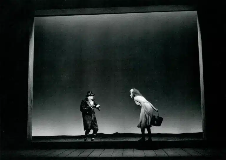 Isabelle Candelier, Gérard Victor. LA SAVETIÈRE PRODIGIEUSE de F.G. Lorca, mise en scène de Jacques Nichet, 1987. Photo B. Enguerand.