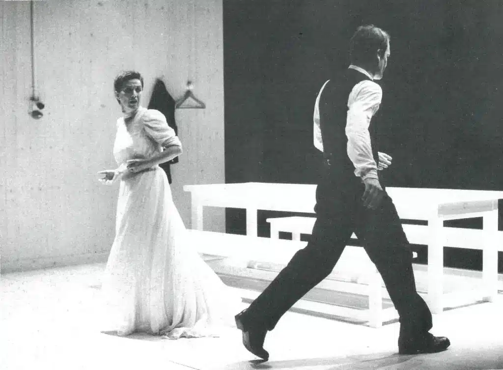 MADEMOISELLE JULIE de Strindberg, mise en scène et scénographie de Fabià Puigserver, Théâtre Lliure, 1985. Photo Ros Ribas.