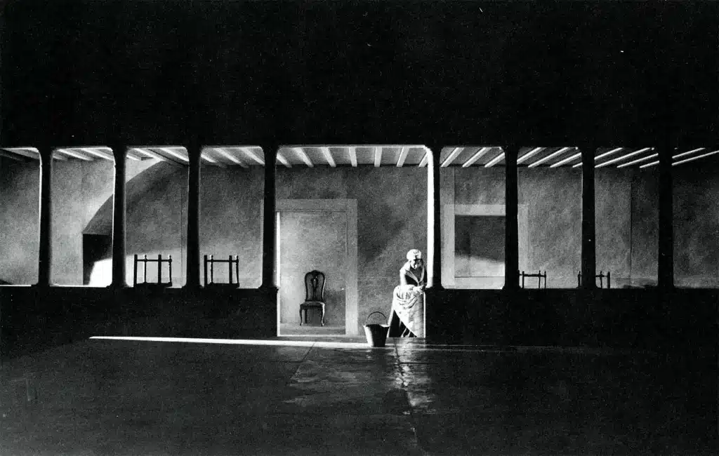 UNE DES DERNIÈRES SOIRÉES DE CARNAVAL de Goldoni, mise en scène de Lluís Pasqual, scénographie de Fabià Puigserver, Théâtre Lliure, Barcelone, 1985. Photo Ros Ribas.