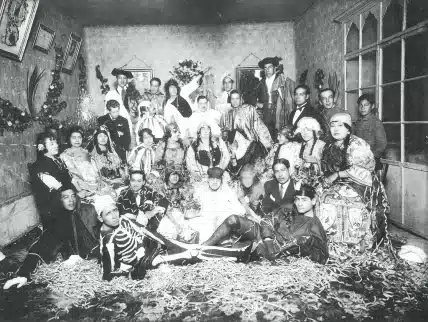 MARTIN CHAMBI, 1920 - 1950, «Fiesta de Carnaval», Cuzco, 1926. Copyright Estate of Martin Chambi. ©