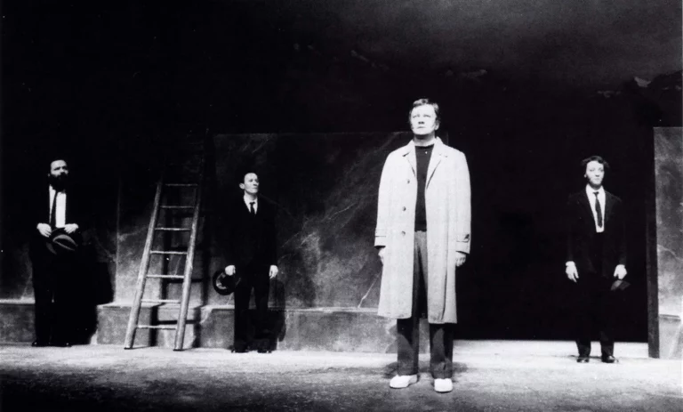 PAR LES VILLAGES de Peter Handke Avec notamment Andrzej Seweryn. Théâtre de Chaillot, 1983 Photo Rault Enguerand.