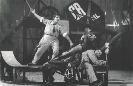 I. Ilenski, A. Temerine, V. Zaïtchekov. LE COCU MANIFIQUE de Crommelynck, mise en scène de V. Meyerhold, 1922.