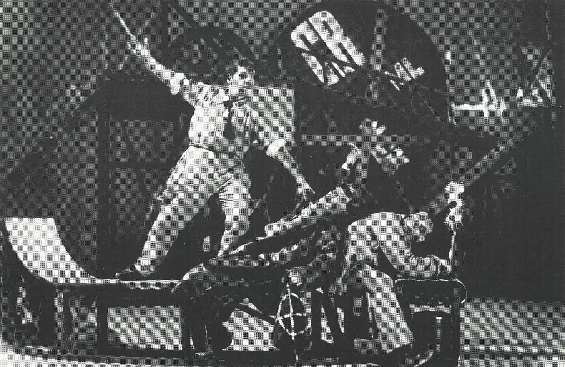 I. Ilenski, A. Temerine, V. Zaïtchekov. LE COCU MANIFIQUE de Crommelynck, mise en scène de V. Meyerhold, 1922.