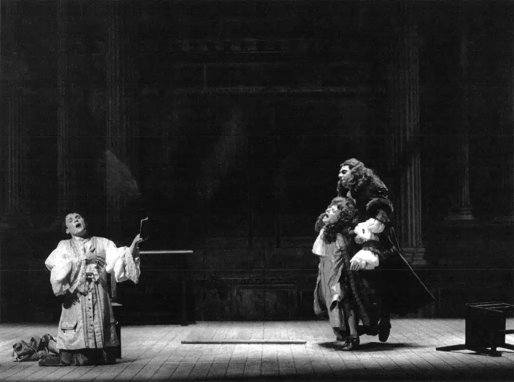 Au premier plan, Richard Fontana dans TARTUFFE de Molière, scénographie et costumes Claude Lemaire, 1978. Photo Claude Bricage. 