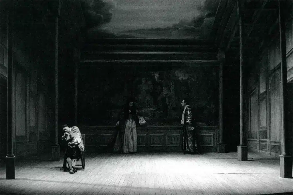 Pierre Romans, Madeleine Marion et Antoine Vitez dans BÉRÉNICE de Racine, scénographie et costumes Claude Lemaire, 1980. Photo Claude Bricage. 