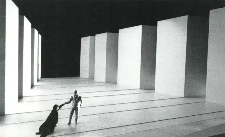 Richard Fontana et Alain Ollivier dans HAMLET de Shakespeare, scénogaphie et costumes de Yannis Kokkos, 1983. Photo Claude Bricage.