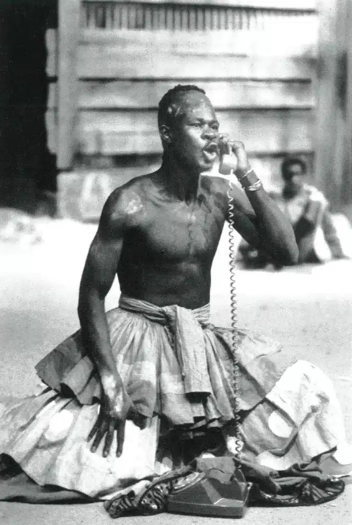 Bakary Sangaré dans LE DESTIN GLORIEUX DU MARÉCHAL Nikon NNIKU de Tchicaya U Tam’Si. Mise en scène de Gabriel Garran, T.I.L.F., 1989. Photo Pascal Maine.