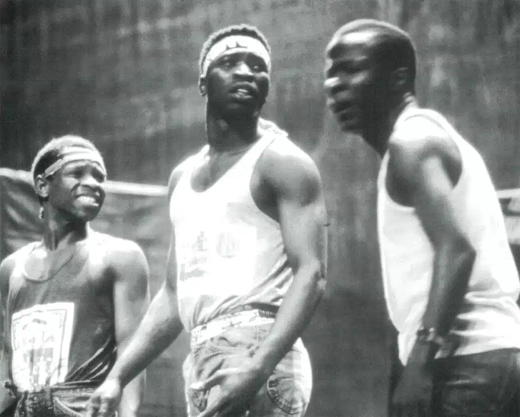 Tous UNIS DANS Nos wax de Souleymane Koly. Photo Catherine Millet.