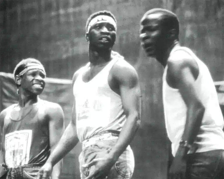 Tous UNIS DANS Nos wax de Souleymane Koly. Photo Catherine Millet.