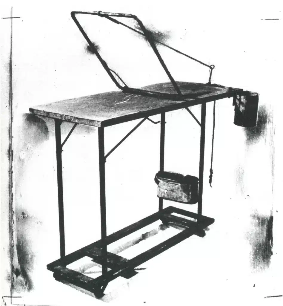 LES GRÂCES ET Les ÉPOUVANTAILS deS.lI. Witkiewicz, «Théâtre impossible», Théâtre Cricot 2, Cracovie 1973, La souricière Mmonumentale, collection de la Cricothèque, Photo J. Sioklosa.