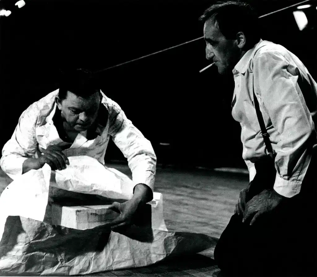 MAIS OÙ SONT LES NEIGES D'ANTAN?, cricotage, Théâtre Cricot 2, Varsovie, 1984. «Si seulement notre rue était calme!»: S. Rychlicki. Photo J. Borowski. 