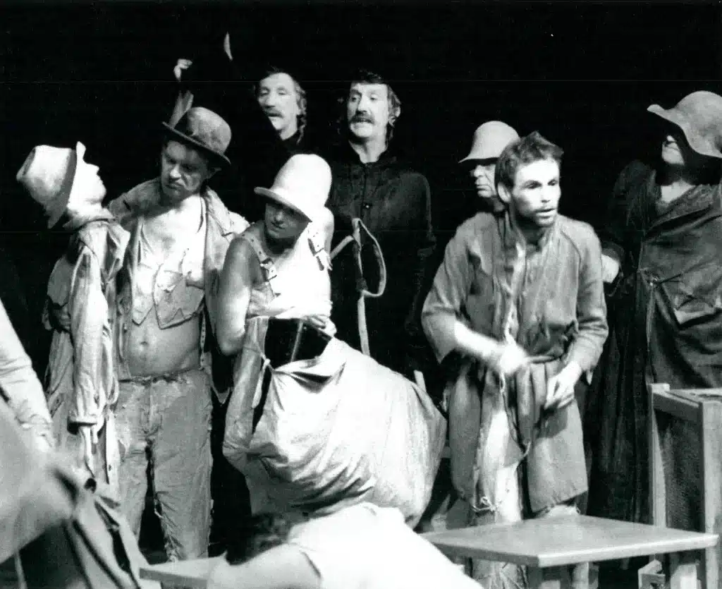 JE NE REVIENDRAI JAMAIS, Théâtre Cricot 2, Rome, 1989. «Insultes. Mon monologue-testament», scène de groupe. Photo T. Le Pera. 