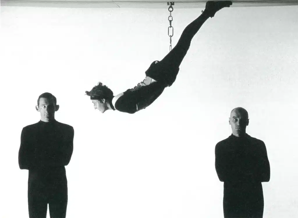 Ch. Salengro et E. Houzelot, PETITES PIÈCES MONTÉES chorégraphie de Philippe Decouflé, Compagnie DCA Photos Cuivrier/Enguerand 