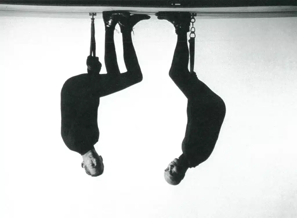 Ch. Salengro et E. Houzelot, PETITES PIÈCES MONTÉES chorégraphie de Philippe Decouflé, Compagnie DCA Photos Cuivrier/Enguerand