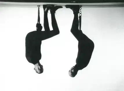 Ch. Salengro et E. Houzelot, PETITES PIÈCES MONTÉES chorégraphie de Philippe Decouflé, Compagnie DCA Photos Cuivrier/Enguerand