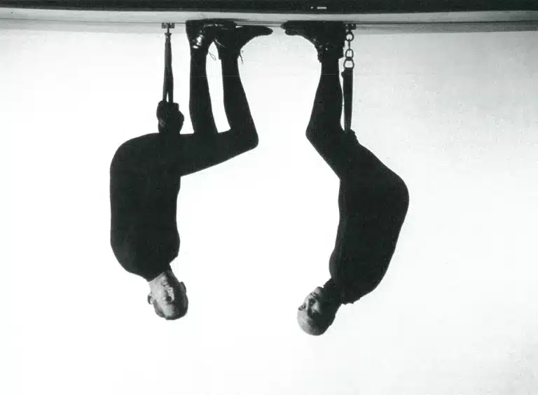 Ch. Salengro et E. Houzelot, PETITES PIÈCES MONTÉES chorégraphie de Philippe Decouflé, Compagnie DCA Photos Cuivrier/Enguerand