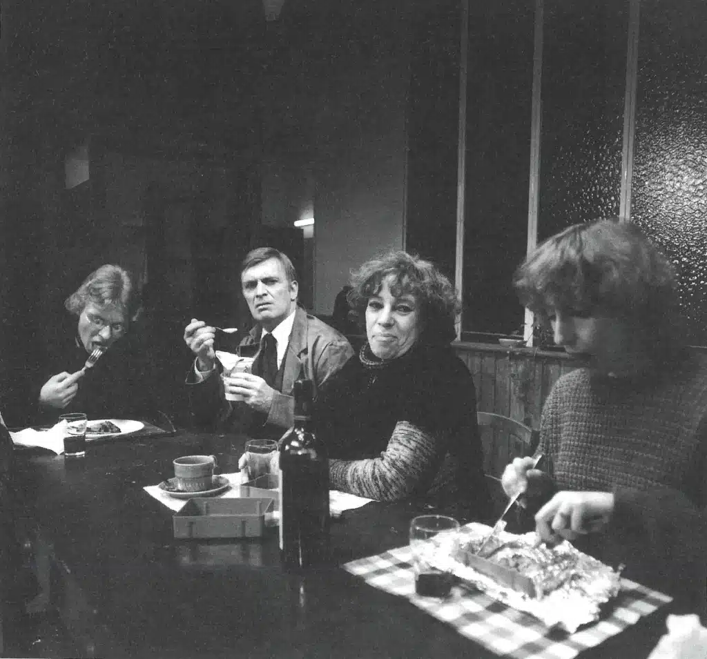 Michel Wright, Raoul de Manez, Suzy Falk, Anne-Marie Cappeliez, dans LA SALLE DES PROFS de Liliane Wouters, mise en scène d’Albert-André Lheureux au Théâtre de l'Esprit frappeur, 1983.