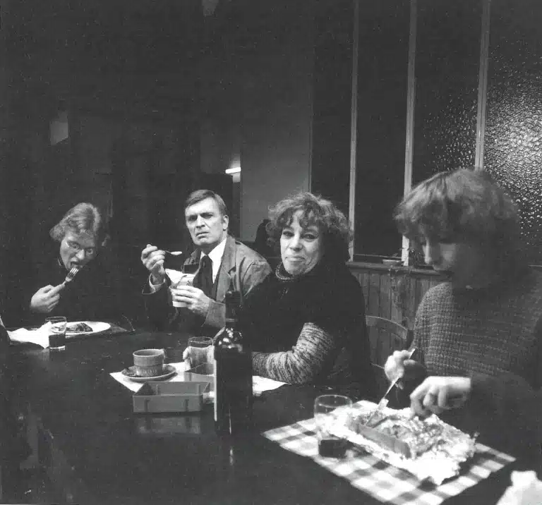 Michel Wright, Raoul de Manez, Suzy Falk, Anne-Marie Cappeliez, dans LA SALLE DES PROFS de Liliane Wouters, mise en scène d’Albert-André Lheureux au Théâtre de l'Esprit frappeur, 1983.