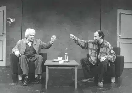 Gilles Ségal et Serge Kribus dans LE GRAND RETOUR DE BORIS SPIELMAN de Serge Kribus, mise en scène de l’auteur et de Layla Nabulsi au Théâtre de Poche, 1995.