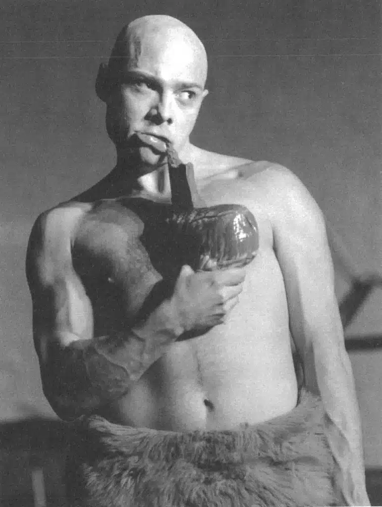 François Sikivie dans LULU/LOVE/LiFE de Francine Landrain, mise en scène de l’auteur à l’Atelier Sainte-Anne, 1991. Photo Lou Hérion.