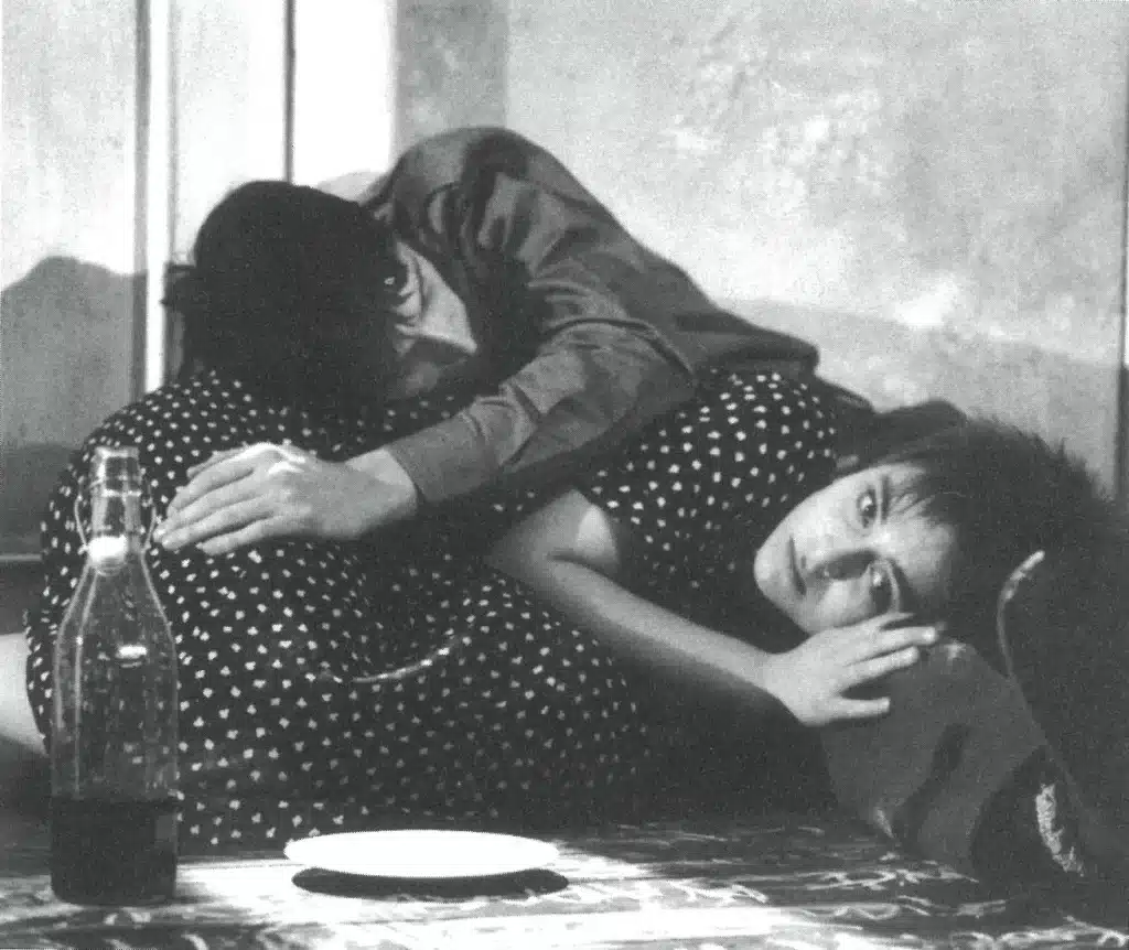 Thierry Lefèvre et Muriel Jacobs dans ELLE DISAIT DORMIR POUR MOURIR de Paul Willems, mise en scène de Frédéric Dussenne au Rideau de Bruxelles, 1992. Photo Daniel Locus.