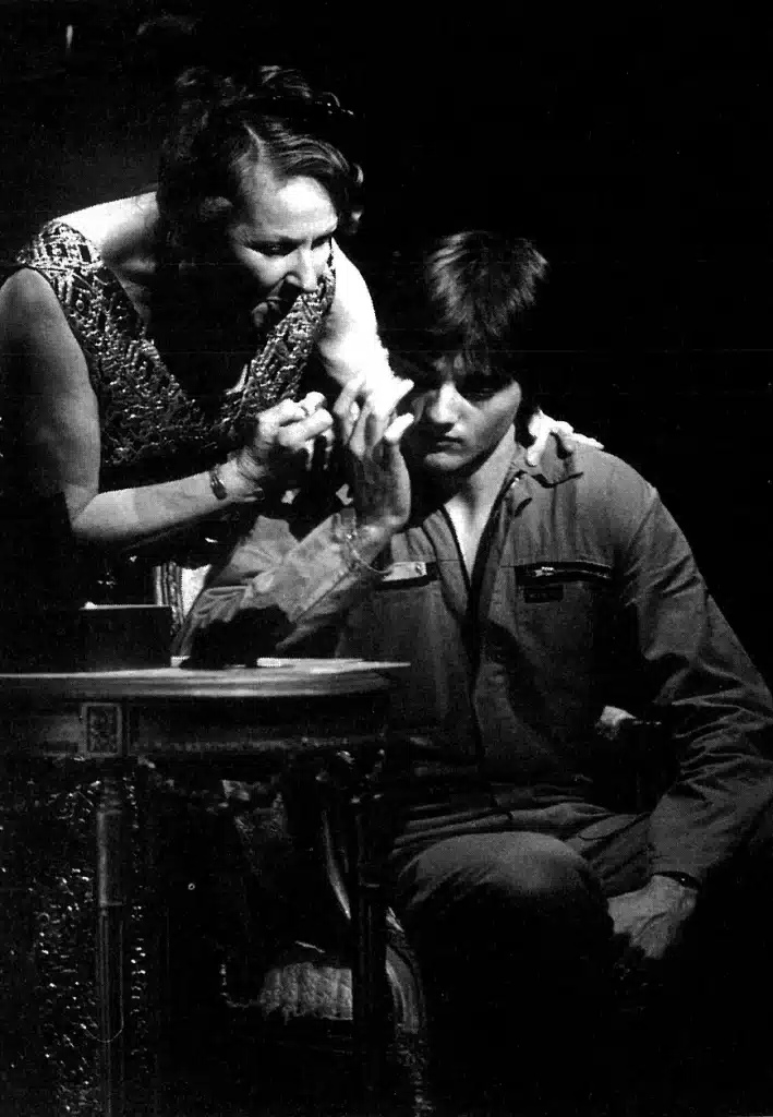 Yvette Merlin et Jean-Paul De Smet dans ADIEU, LÉOKADIA d’Yvon Givert, mise en scène de Jacques Herbet, 1983. Photo Daniel Locus. 