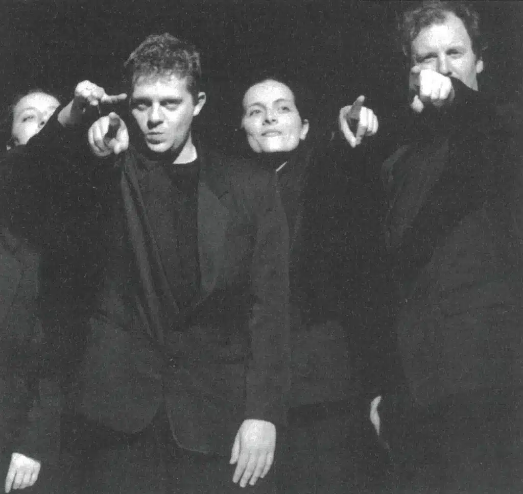 Martine Léonet, Patrick Bebi, Isabelle Cue, Jean-Marie Billy dans C.Q.F.D. de Lorent Wanson. Photo Lou Hérion. 