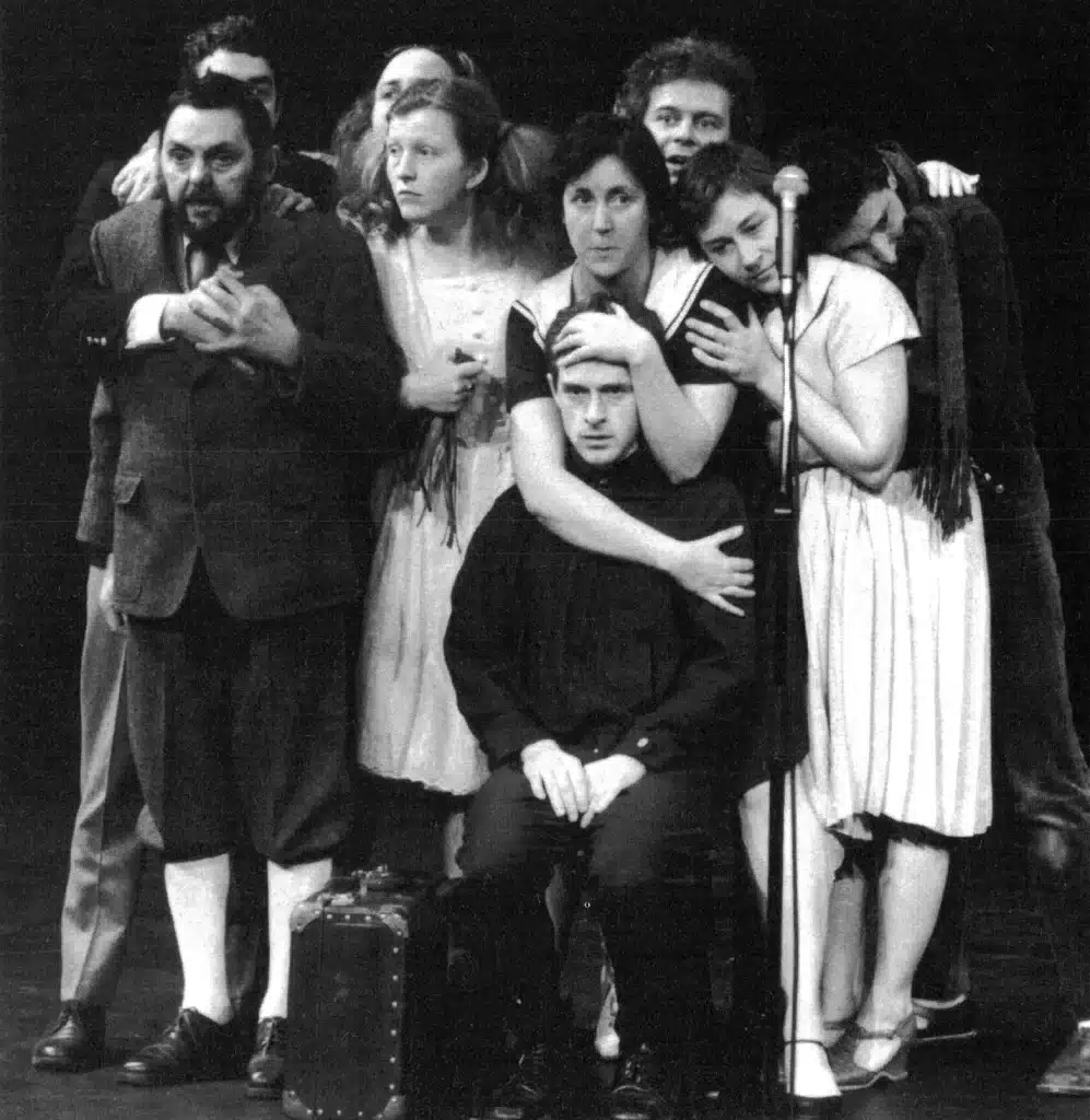 Jean Vercheval, Philippe Constant, Christine Leboutte, Véronique Willemaers, Pascale Goubert, Michel Verheyden, Fabienne Mainguet, Thierry Lefèvre, Miguel Decleire, dans TITRE PROVISOIRE, de Veronika Mabardi. Mise en scène de Frédéric Dussenne. Photo Paul Decleire.