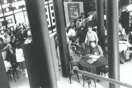 Le foyer de la Comédie de Saint-Étienne (saison 92/93). Photo Isabelle Fournier.