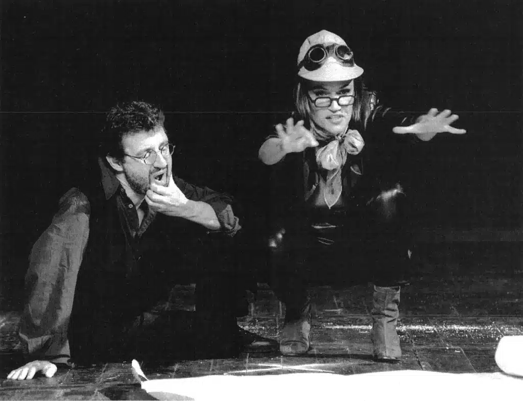 Clémentine Célarier et Pierre-Olivier Scotto dans LES VARIATIONS GOLDBERG de George Tabori. Mise en scène de Daniel Benoin. (1996). Photo Yves Guibeaud.