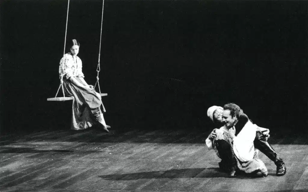 Sandrine Bonjean, Anne Claire et Lionel Bourguet dans COMME IL VOUS PLAIRA de William Shakespeare. Mise en scène de Jacques Lassalle. Théâtre National, Bruxelles, 1996. Photo Marie-Françoise Plissart.