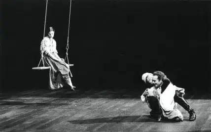 Sandrine Bonjean, Anne Claire et Lionel Bourguet dans COMME IL VOUS PLAIRA de William Shakespeare. Mise en scène de Jacques Lassalle. Théâtre National, Bruxelles, 1996. Photo Marie-Françoise Plissart.
