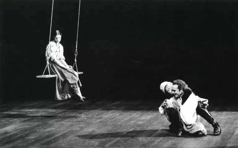 Sandrine Bonjean, Anne Claire et Lionel Bourguet dans COMME IL VOUS PLAIRA de William Shakespeare. Mise en scène de Jacques Lassalle. Théâtre National, Bruxelles, 1996. Photo Marie-Françoise Plissart.