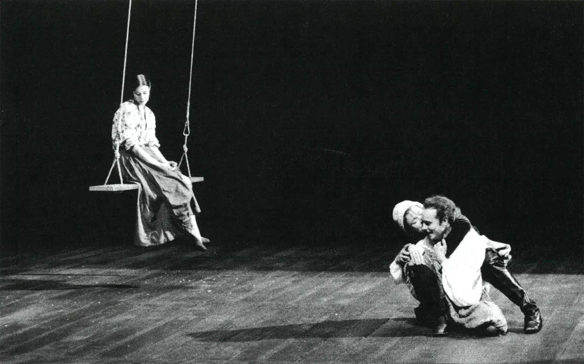 Sandrine Bonjean, Anne Claire et Lionel Bourguet dans COMME IL VOUS PLAIRA de William Shakespeare. Mise en scène de Jacques Lassalle. Théâtre National, Bruxelles, 1996. Photo Marie-Françoise Plissart.