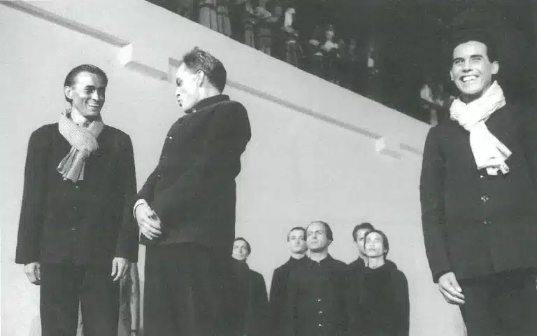 L'AVENTURE TERRIBLE MAIS INACHEVÉE DE NORODOM SIHANOUK d'Hélène Cixous au Théâtre du Soleil. Mise en scène d'Ariane Mnouchkine. Photo Martine Franck, Magnum.