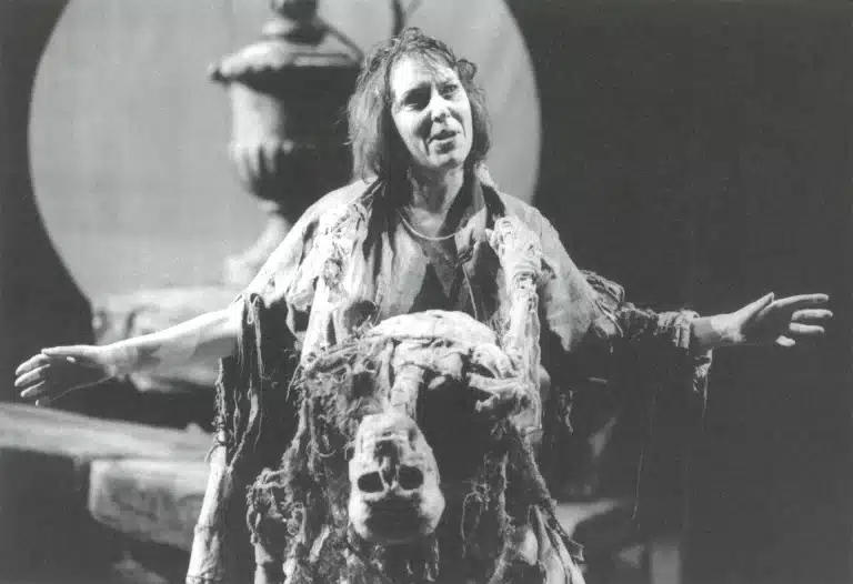 Jenny Stoller dans THE CASTLE de Howard Barker, mise en scène Kenny Ireland. Photo Siephen Vaughan.