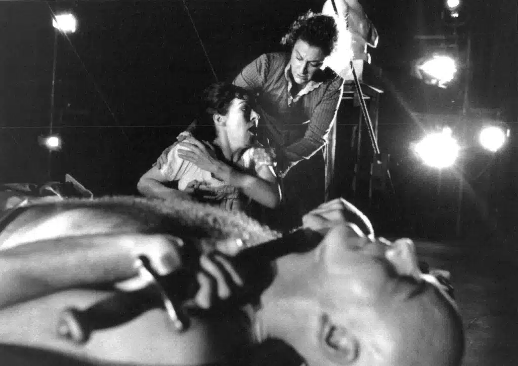 Melanie Jessop, Niahm Linehan et Keith Osborn dans JUDITH de Howard Barker, mise en scène Howard Barker. Photo Ivan Kyncl.